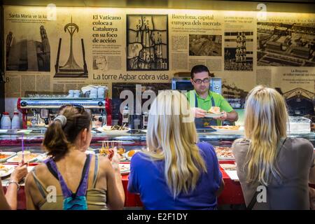 Spanien, Katalonien, Barcelona, La Rambla, La Boqueria, Tapas-bar Stockfoto