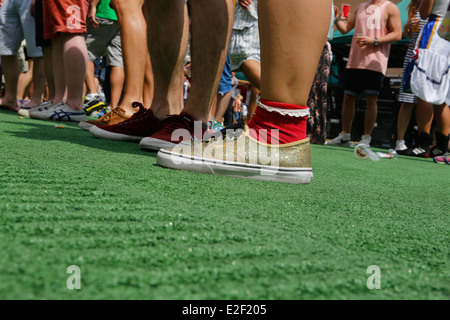 Die Menschen tanzen während Sonar erweiterte Musik-Festival in Barcelona, Spanien Stockfoto