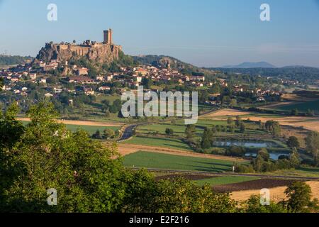 Frankreich, Haute-Loire, feudalen Festung von Polignac datiert 11. Jahrhundert stehen auf einem basaltischen Hügel Stockfoto