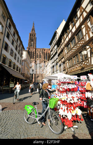 Frankreich, Bas Rhin, Straßburg, Altstadt Weltkulturerbe der UNESCO, die Kathedrale Notre Dame und Rue Merciere Stockfoto