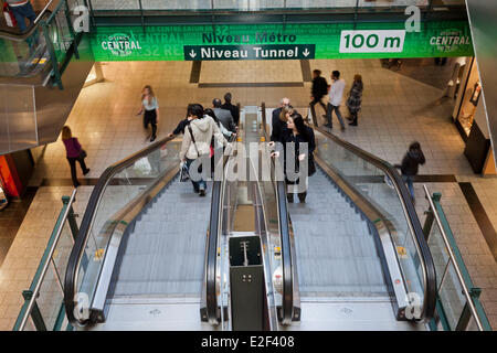 Kanada, Provinz Quebec, Montreal, die unterirdische Stadt, Eaton Shopping Centre, die Rolltreppen, Untergeschoss Stockfoto