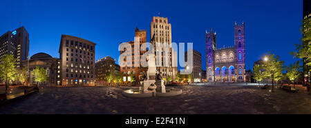 Kanada, Quebec Provinz, Montreal, Panoramablick auf der Place d ' Armes in der Nacht Stockfoto