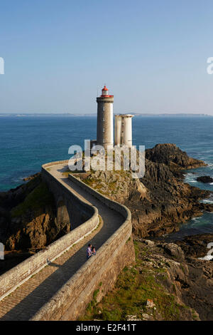 Frankreich, Finistere, Iroise-See, Goulet de Brest, Plouzane, Pointe du Petit Minou, Petit Minou Leuchtturm Stockfoto