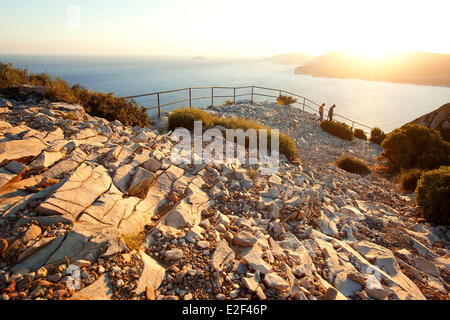 Frankreich Bouches du Rhone Nationalpark Calanques Cassis Cap Canaille Pavillon auf die Ridge Road Soubeyranes Klippen Buchten des Stockfoto