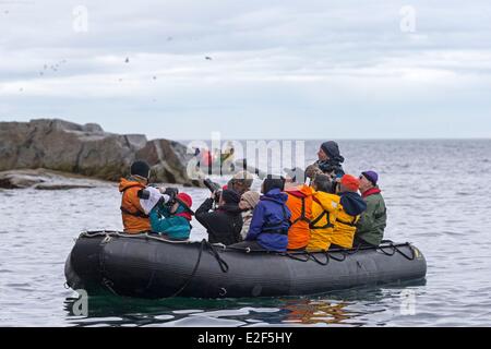 Russland, autonomen Bezirk Tschukotka, Beringmeer, Kolyuchin Insel, Fotografen in ein zodiac Stockfoto