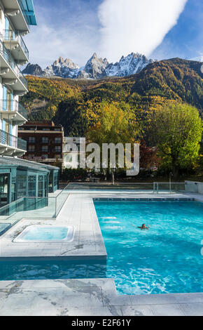 Frankreich Haute Savoie Chamonix Mont-Blanc Hotel Mont-Blanc 5 Sterne Blick auf die Aiguilles von Chamonix die Aiguille du Midi Stockfoto