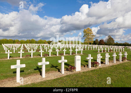 Frankreich Somme Albert Battle an der Somme 1916 nationalen Nekropole, wo im 3011 in dem vier 6290 Soldaten begraben sind Stockfoto