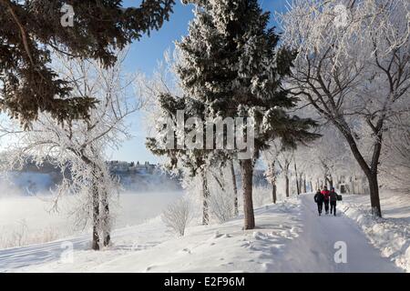 Kanada, Saskatchewan, Saskatoon, morgen Jogger entlang des South Saskatchewan River Stockfoto