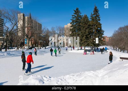 Kanada Saskatchewan Saskatoon Stadtzentrum Spadina Halbmond South Saskatchewan River Banken Kiwanis Gedenkpark urban Stockfoto