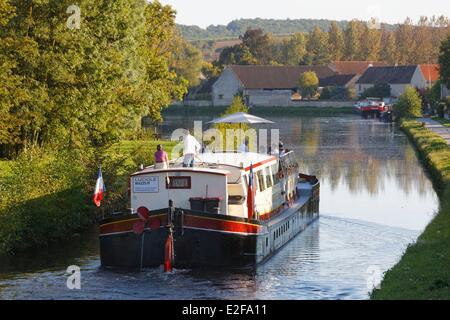 Frankreich, Yonne, Tourismus Lastkahn, Canal du Nivernais Stockfoto