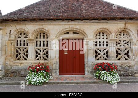 Frankreich, Yonne, Moutiers En Puisaye, Saint-Pierre et Saint-Paul-Kirche in Richtung Saint-Sauveur-En Puisaye Stockfoto