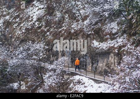 Schweiz, Tessin, Gandria, Weg entlang des Sees in Richtung Lugano nach einem Schneefall Stockfoto