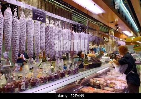 Frankreich Rhone Lyon Cours Lafayette Les Halles Paul Bocuse (Paul Bocuse Markthalle) Caterer Cellerier Wurstwaren (Schwein Stockfoto