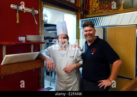 Frankreich, Rhone, Lyon, Restaurant Bouchon Lyonnais Le Garet, der Patron Emmanuel Ferra und seinem Chef Julian Emmanuelli Stockfoto