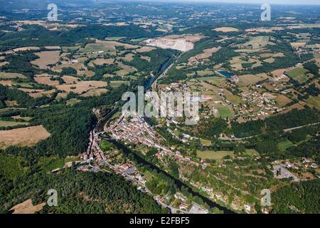 Frankreich, Tarn et Garonne, Laguepie, das Dorf am Aveyron und Viaurs Flüsse Zusammenfluss (Luftbild) Stockfoto