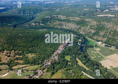 Frankreich, Tarn, Penne, das Dorf über die Aveyron-Schluchten (Luftbild) Stockfoto