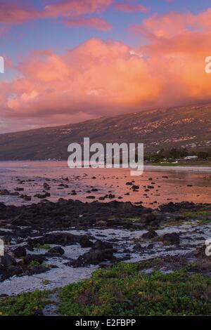 Frankreich, La Réunion (französische Übersee-Departement), Saint Philippe, Cap Mechant, Felsvorsprung der vulkanische Basalte bei Sonnenaufgang Stockfoto