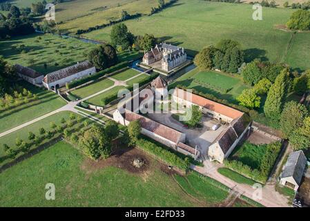 Frankreich, Calvados, Saint-Pierre Sur Tauchgänge, Chateau de Carel, Burg datiert aus dem 16. Jahrhundert (Luftbild) Stockfoto