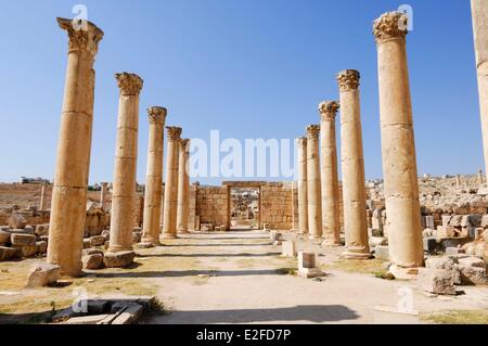 Jordan, Jerash Governorate, Jerash, antiken Stadt Gerasa, Saint Theodore Cathedral, Spalten ausgerichtet Stockfoto