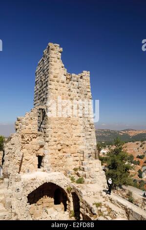 Jordan Ajilun Gouvernement Ajlun Ajlun Burg oder arabischen Festung von Rabah gebaut im Jahre 1148 unter Saladin gegen Kreuzfahrer Mann auf Stockfoto