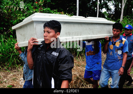 Beerdigung in Industria - DURCHGESCHWITZT. Abteilung von Loreto. Peru Stockfoto