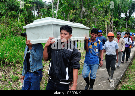 Beerdigung in Industria - DURCHGESCHWITZT. Abteilung von Loreto. Peru Stockfoto