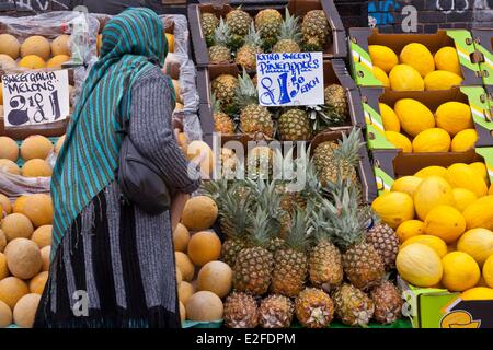 Vereinigtes Königreich, London, Eastend, Brick Lane, Obsthändler auf dem Markt Stockfoto