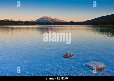 Frankreich, Isere, Matheysine Laffrey Seen mit Obiou und Devoluy massiv im Hintergrund Stockfoto