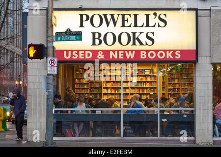 Vereinigten Staaten Oregon Portland Pearl District Powells Bücher die größte unabhängige Buchhandlung in der Welt von neuen und gebrauchten Stockfoto