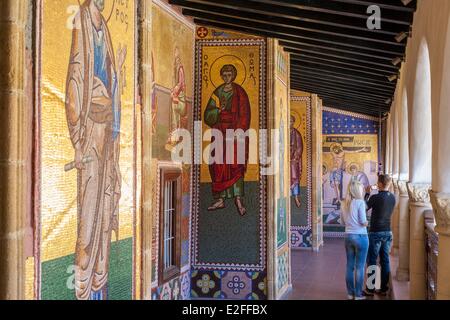 Zypern Troodos Gebirge Kykko orthodoxe Kloster (Panagia Tou Kykkou) basierend auf dem 11. Jahrhundert und im frühen 19. Jahrhundert umgebaut Stockfoto