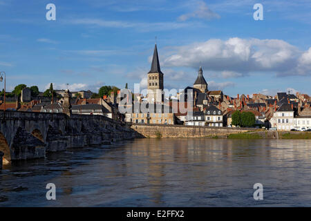 Frankreich, Nièvre, La Charite-Sur-Loire, die Stadt und seine alten Stein Brücke über die Loire Stockfoto