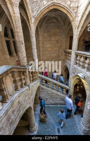 Frankreich Herault Pezenas Hotel des Barons de Lacoste Herrenhaus aus dem 16. Jahrhundert rechten Treppenaufgang in Kalkstein der gekreuzten Rippen Stockfoto