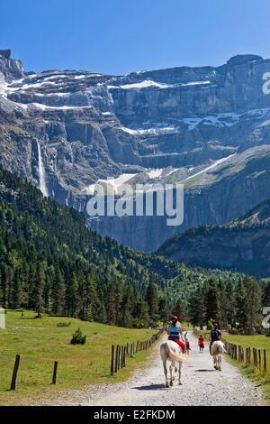 Frankreich Hautes Pyrenäen Parc National des Pyrenäen (Nationalpark Pyrenäen) Cirque de Gavarnie, Weltkulturerbe der UNESCO Stockfoto