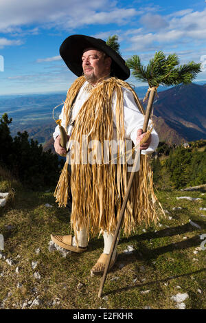 Slowenien Kamnik Talebene die Velika Planina Hochebene mit traditionellen Hirten Haus aus Holz Hirten verkleidet die Stockfoto