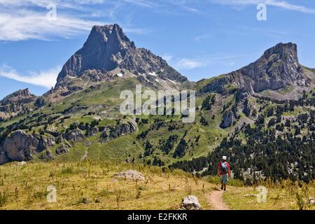 Frankreich, Pyrenees Atlantiques, Wandern in den Pyrenäen, rund um die Ayous Seen Pic du Midi d'Ossau Stockfoto