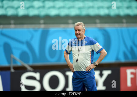 Salvador da Bahia, Brasilien. 19. Juni 2014. Trainer Ottmar Hitzfeld der Schweiz besucht eine Trainingseinheit der Schweizer Fußball-Nationalmannschaft in Salvador, Brasilien, 19. Juni 2014. Die FIFA WM 2014 wird vom 12 Juni bis 13. Juli 2014 in Brasilien stattfinden. Foto: Marius Becker/Dpa/Alamy Live News Stockfoto