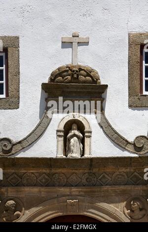 Portugal-Alentejo-Evora Weltkulturerbe von UNESCO Kapelle Portal geschmückt mit einem Kreuz auf einem Schädel Stockfoto