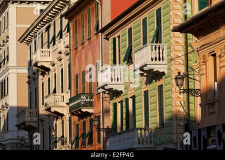 Italien Ligurien Sestri Levante Altstadt Gebäudefassaden Stockfoto