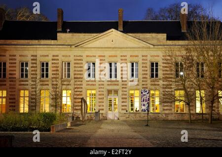 Frankreich Nord Le Cateau Cambrésis gepflasterten Innenhof und Fenelon Palast Gehäuse hosting 170 Werke von Henri Matisse-Museum Stockfoto