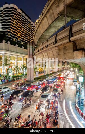 Thailand Bangkok Ratchaprasong Bezirk Ratchadamri Road mit ihrer Airline-metro Stockfoto