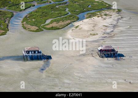 Frankreich-Gironde-Arcachon Holzhäuser auf Pilotis in der Nähe von L'IIe Aux Oiseaux (Luftbild) Stockfoto