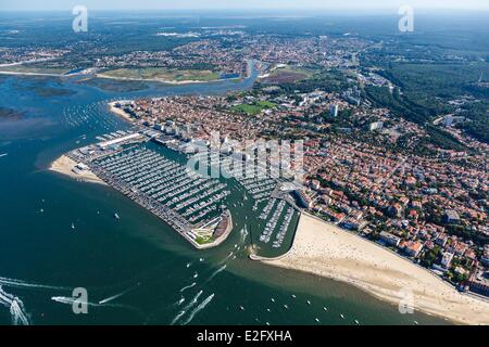 Frankreich Gironde Arcachon der Badeort und Yachthafen (Luftbild) Stockfoto