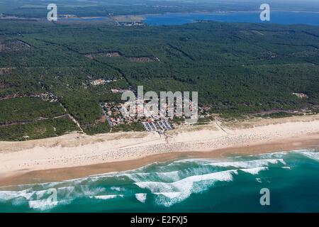 Frankreich Gironde Hourtin Hourtin Plage Strand den Pinienwald und Hourtin See (Luftbild) Stockfoto