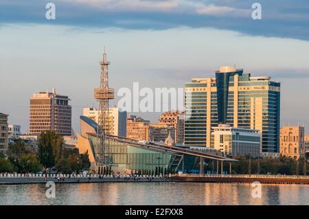 Aserbaidschan Baku am Kaspischen Meer entlang der Avenue Neftciler Prospekt genannt auch Bulvar Stockfoto