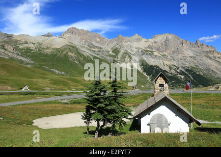 Frankreich Hautes Alpes Col du Lautaret (2058m) Serre Chevalier Valley Nature reserve Combeynot Gipfel im Hintergrund Chapelle Stockfoto