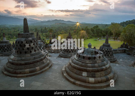 Indonesien Java Borobudur aufgeführt als UNESCO-Welterbe von UNESCO-Blick von den Terrassen Stockfoto