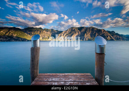 Malcesine am Gardasee in Italien Veneto Berg über Limone Sul Garda in der Lombardei von Malcesine gesehen Stockfoto