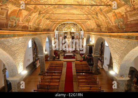 Portugal hohe Tras os Montes Braganca Santa Maria Kirche zentralen Gasse und dekorierten Decke Stockfoto