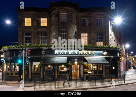 Haymarket Pub in Edinburgh in der Nacht Stockfoto