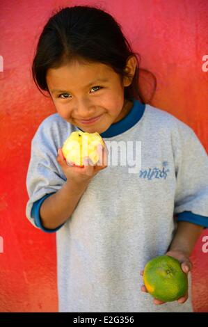 Peru Cuzco Provinz Cuzco Weltkulturerbe von UNESCO jungen peruanischen Mädchen von Ninos Unidos Peruanos gemeinnützige Stockfoto